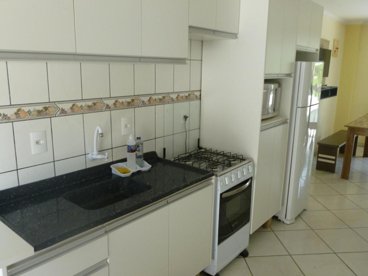 Apartamento 12 - Bombinhas - 200 Metros Da Praia Extérieur photo